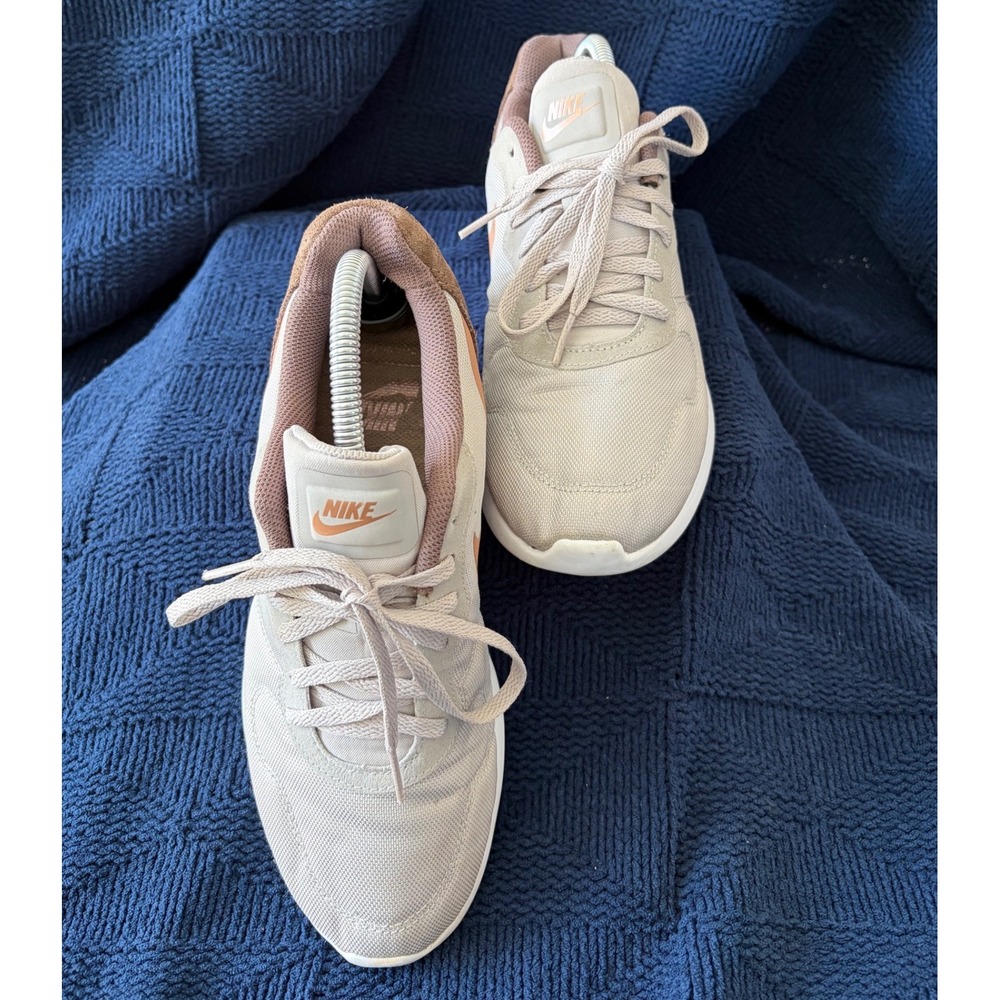 Nike MD Runner 2 LW Womens Sneakers Particle Beige Rose Gold 844901-002 Size 8.5